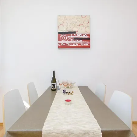 Tihana Mit Mediterranem Garten By Interhome Appartement *