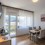 Tihana Mit Mediterranem Garten By Interhome Apartament