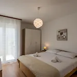 Tihana Mit Mediterranem Garten By Interhome Apartament *