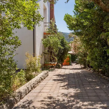 Tihana Mit Mediterranem Garten By Interhome דירה *