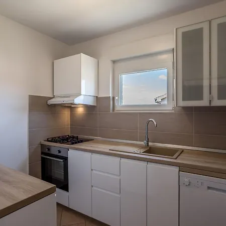 Tihana Mit Mediterranem Garten By Interhome Apartman