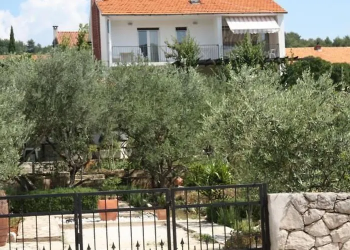 Tihana Mit Mediterranem Garten By Interhome 公寓 斯塔里格勒