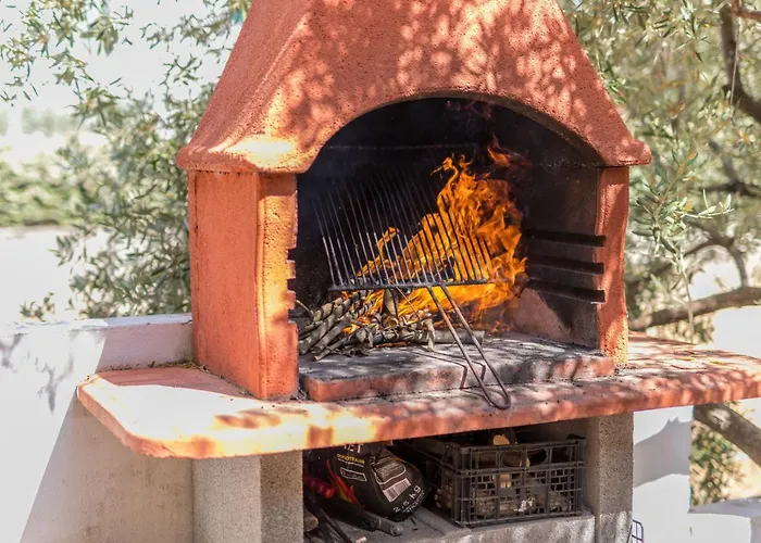 公寓 Tihana Mit Mediterranem Garten By Interhome *