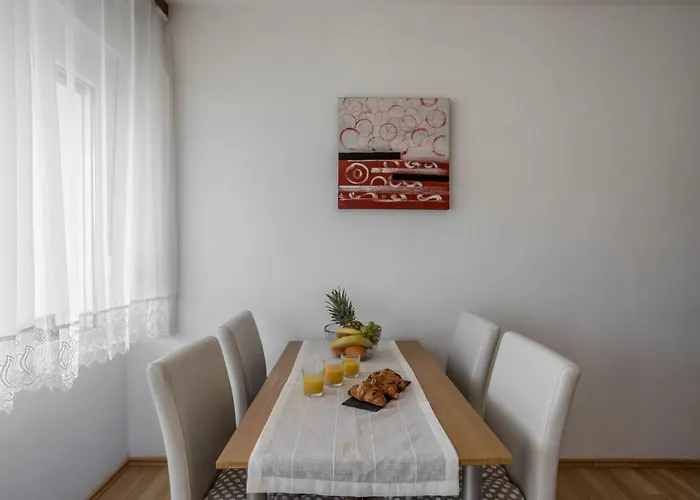 Tihana Mit Mediterranem Garten By Interhome * 斯塔里格勒