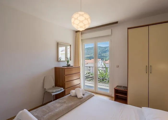 公寓 Tihana Mit Mediterranem Garten By Interhome