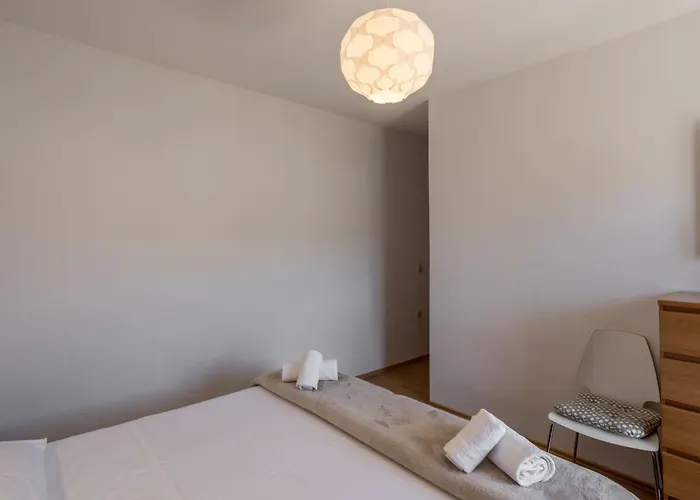 公寓 Tihana Mit Mediterranem Garten By Interhome