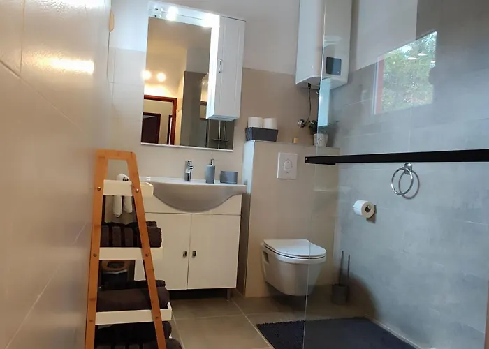 公寓 Tihana Mit Mediterranem Garten By Interhome