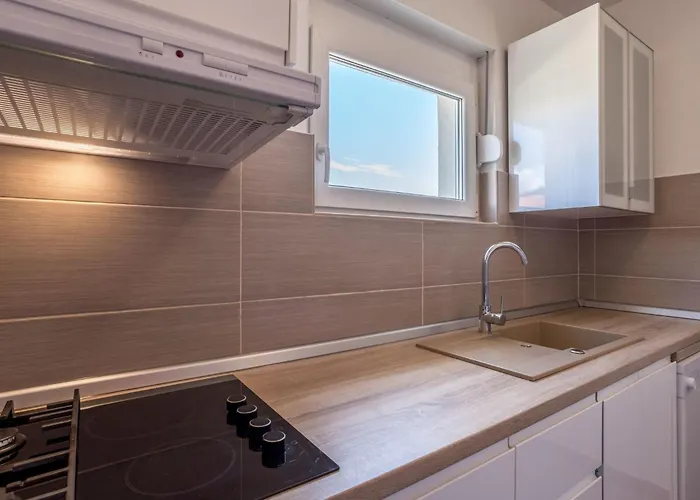 公寓 Tihana Mit Mediterranem Garten By Interhome