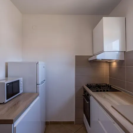 Tihana Mit Mediterranem Garten By Interhome Apartman